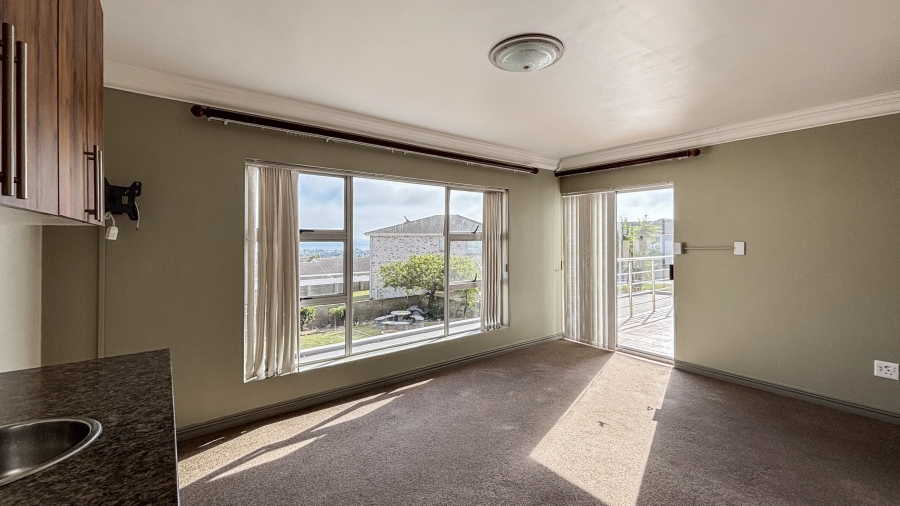 To Let 5 Bedroom Property for Rent in Myburgh Park Western Cape